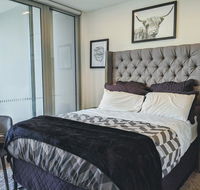 Presidential 3-bed 2-bath balcony with pool included - Accommodation NT