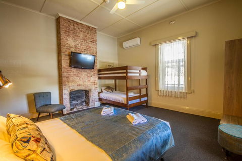 Pretoria Hotel - Accommodation NT 2