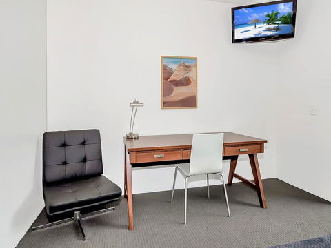 Privately Owned Hotel Room By Cairns Marina 222 - Accommodation NT 2