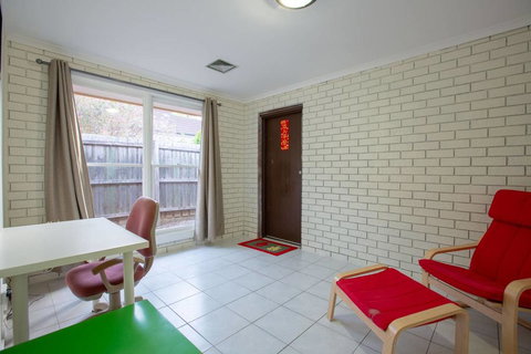 Quiet & Peaceful 3bed2bath HOME @Keilor Downs - Accommodation NT 1