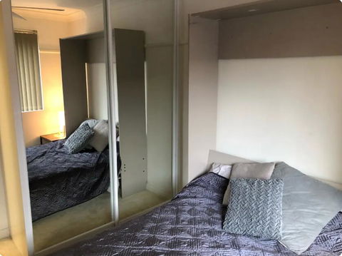 Quiet North Parra Apartment Rooms Across From Park - NT Tourism 2