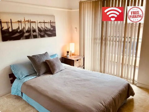 Quiet North Parra Apartment Rooms Across From Park - NT Tourism 1