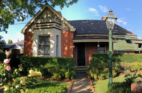 QUILTY HOUSE (Formerly Beethovens) - Accommodation NT 2