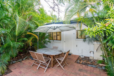 Rare! Modern Unit With Private Fenced Garden Close To The Beach PC4 - Accommodation NT 2