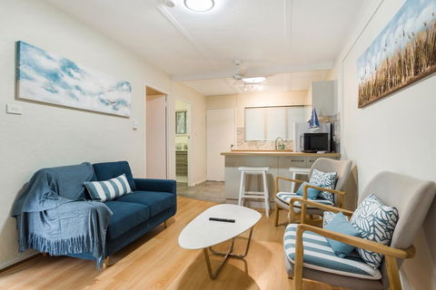 Rare! Modern Unit With Private Fenced Garden Close To The Beach PC4 - Accommodation NT 0