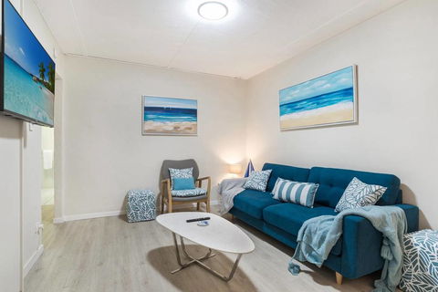 Rare! Modern Unit With Private Fenced Garden Close To The Beach PC5 - Accommodation NT 3
