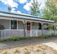 Red Door Cottage of Orange - Heritage Home - NT Tourism