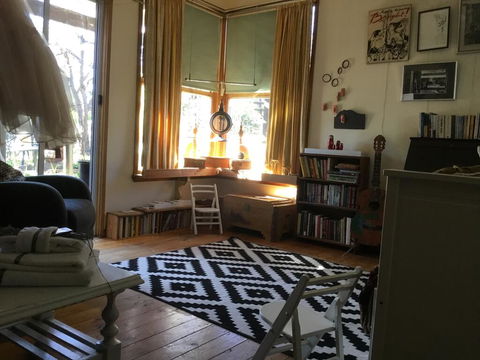 Redhaus Artist Cottage - Accommodation NT 1