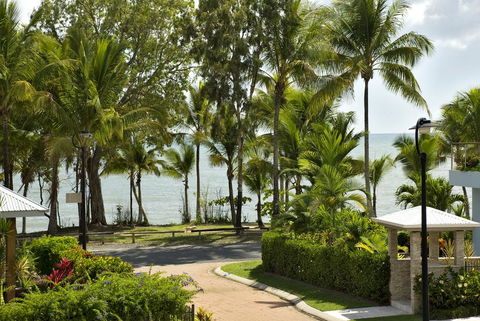 Reeflections Holiday Villas - Accommodation NT 3