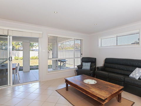 Relax At Pacific', 1/26 Pacific Avenue - Private Duplex With Enclosed Yard - Accommodation NT 3