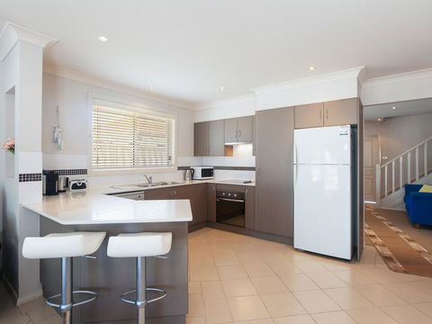 Relax At Pacific', 1/26 Pacific Avenue - Private Duplex With Enclosed Yard - Accommodation NT 2