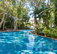Relax in Palm Cove - NT Tourism