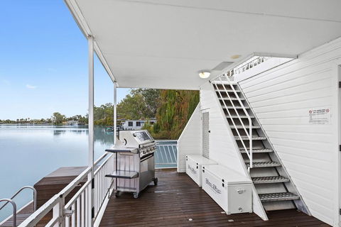Renmark River Villas And Boats & Bedzzz - NT Tourism 2