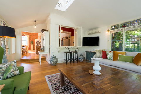 Rent Your Own Historic Hotel For Holidays & Events - Accommodation NT 2
