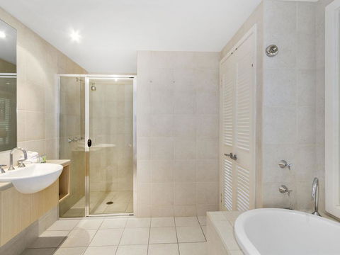 RESORT ON THE BEACH 6310 - TOP FLOOR - Accommodation NT 2