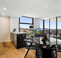 Resort-style Apartment with Balcony Pool and Gym - Accommodation NT