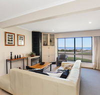 Right on the Beach  Moana - Accommodation NT