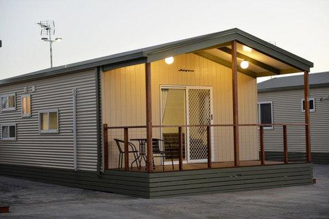 Riverside Cabin Park - Accommodation NT 0