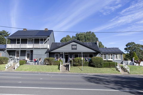 Robertson Public House And Kitchen - NT Tourism 0