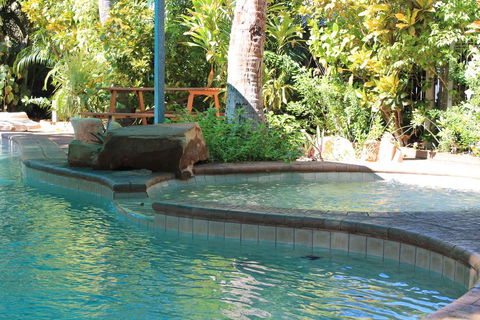 Roey Backpackers And Party Bar - NT Tourism 0