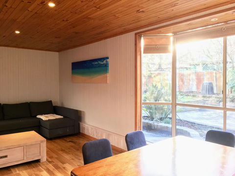 Romantic Getaway With Spa And Wifi - Pet Friendly - NT Tourism 2