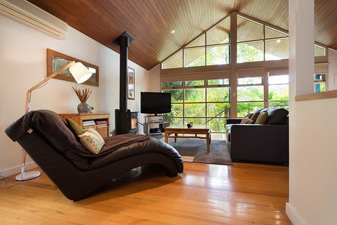 Romantic Treehouse Getaway - NT Tourism 0