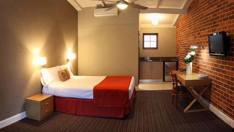 Rose & Crown Hotel - Accommodation NT 1
