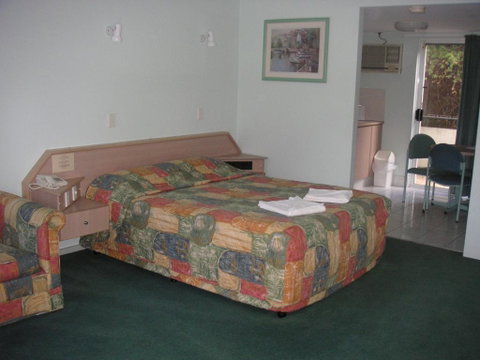 Runaway Bay Motor Inn - Accommodation NT 3