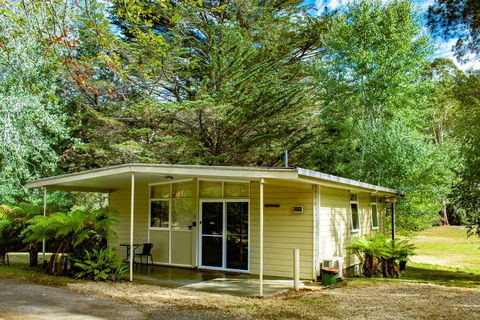 Russell Falls Holiday Cottages - NT Tourism 0