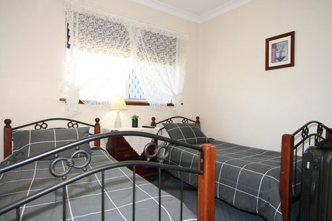 Safety Bay Guest House - NT Tourism 0