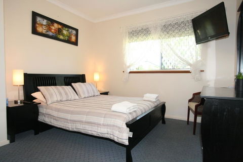 Safety Bay Guest House - NT Tourism 1