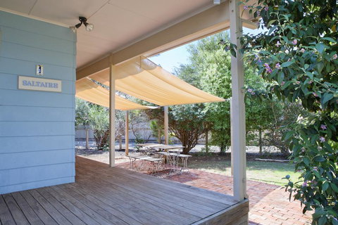 Saltaire Cottages - Accommodation NT 2