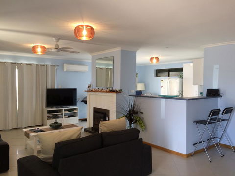 Salty Air Apartments Kingscote Kangaroo Island - Accommodation NT 0