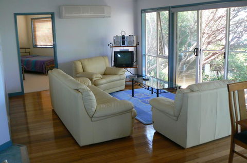 Sandy Point Beach Escape 1 Bedroom Apartment - NT Tourism 3