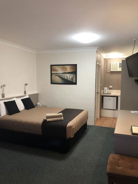 Sapphire City Motor Inn - NT Tourism 1