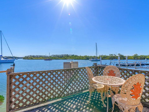 Seachange -Waterfront - Accommodation NT 3