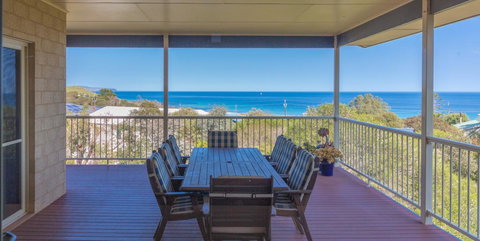 Seaclusion - 8 View Court Carrickalinga - Accommodation NT 0