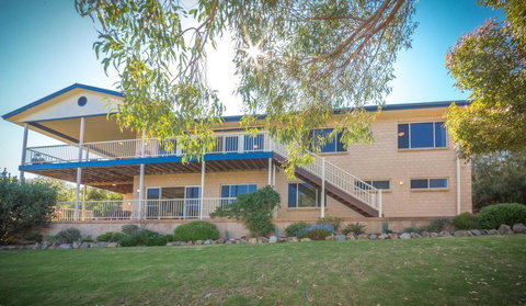 Seaclusion - 8 View Court Carrickalinga - Accommodation NT 1