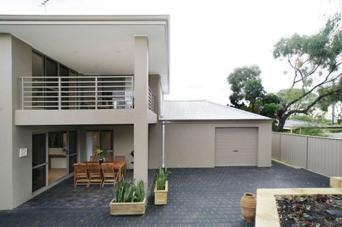 Seal 4 Bedroom House By Shoalwater Executive Homes - NT Tourism 1
