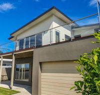 SEAL HAVEN - centrally located modern home
