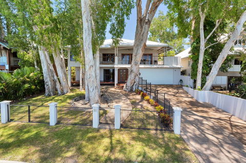 Seascape Luxury Beachfront House - Accommodation NT 1