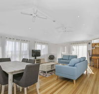 SEAVIEW - ocean views from a modern townhouse