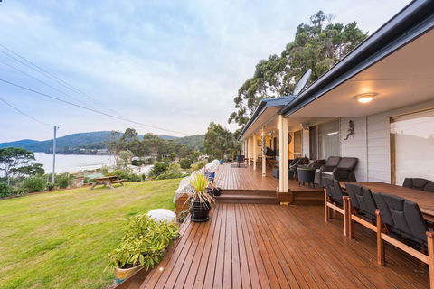 Seaview Family Retreat - NT Tourism 0