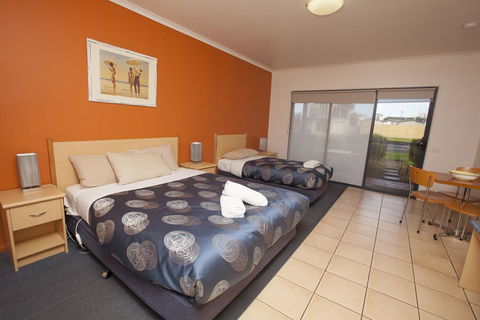 Seaview Motel & Apartments - NT Tourism 3
