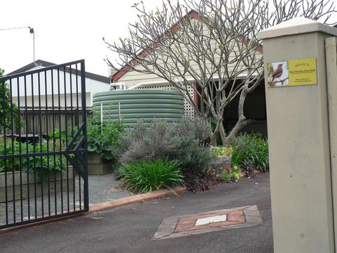 Self-contained 2 Bedroom Apartment - NT Tourism 0
