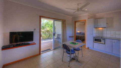 Shady Lane Tourist Park - NT Tourism 0