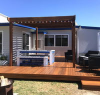 Shellharbour Beach Cottage - walk onto Patrolled beach with flags in summer - NT Tourism