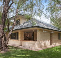 Siesta Park Holiday Resort - NT Tourism