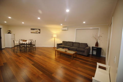 Silver House - Melbourne Airport Accommodation - NT Tourism 3