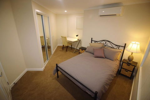 Silver House - Melbourne Airport Accommodation - NT Tourism 1